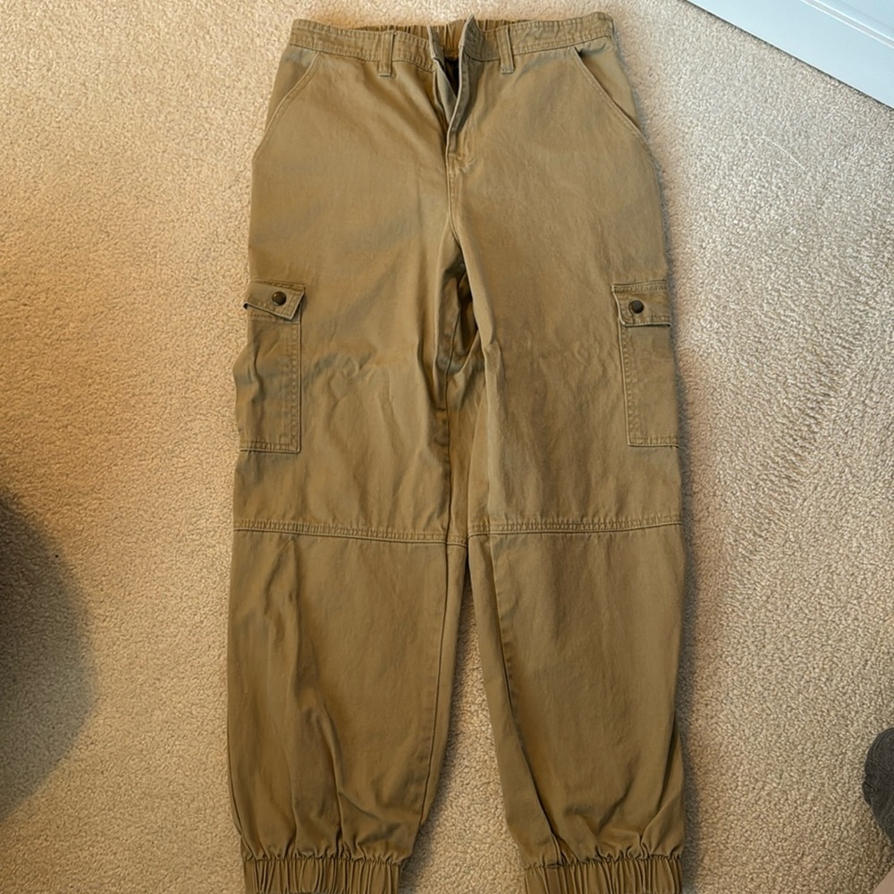 Women’s cargos, forever 21, size M, tan, never worn